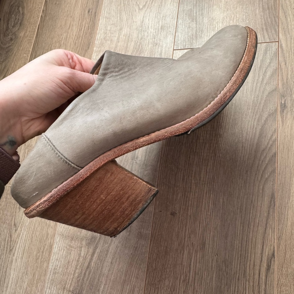 Puppy Barley Mule Heels - Picture 3 of 10
